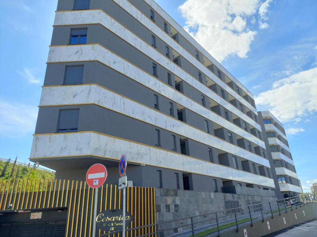 Apartment Paola With Free Private Parking Place สปลิท ภายนอก รูปภาพ