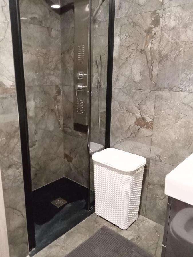 Apartment Paola With Free Private Parking Place สปลิท ภายนอก รูปภาพ