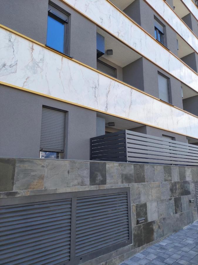 Apartment Paola With Free Private Parking Place สปลิท ภายนอก รูปภาพ