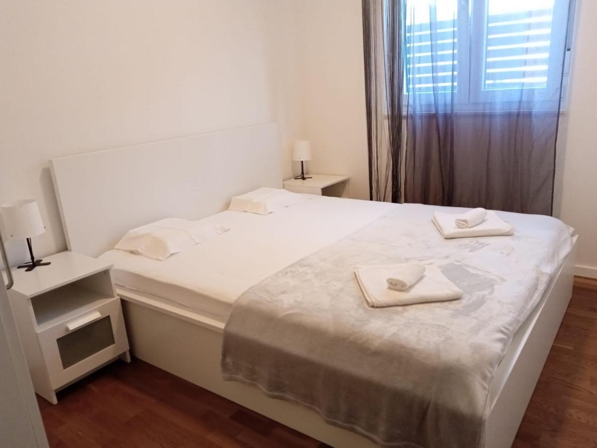 Apartment Paola With Free Private Parking Place สปลิท ภายนอก รูปภาพ