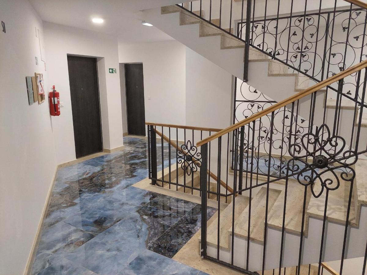 Apartment Paola With Free Private Parking Place สปลิท ภายนอก รูปภาพ