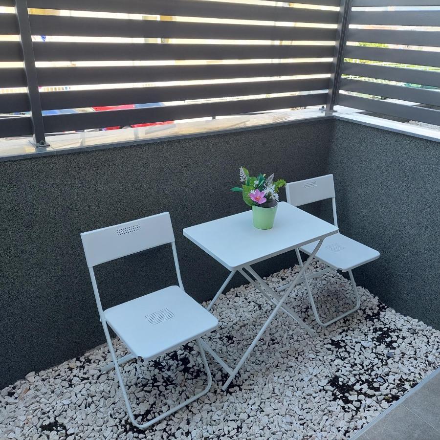 Apartment Paola With Free Private Parking Place สปลิท ภายนอก รูปภาพ